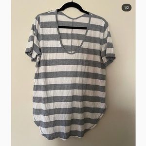Lululemon scoop t-shirt, EUC, size 6/8